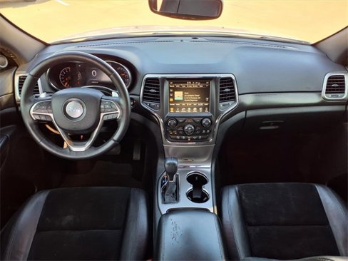 Used 2017 Jeep Grand Cherokee Altitude image 3