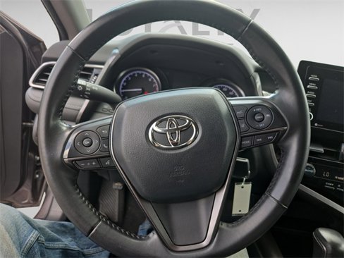 Used 2023 Toyota Camry SE image 14