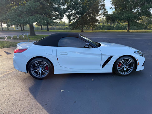 Used 2022 BMW Z4 M40i w/ Premium Package image 11