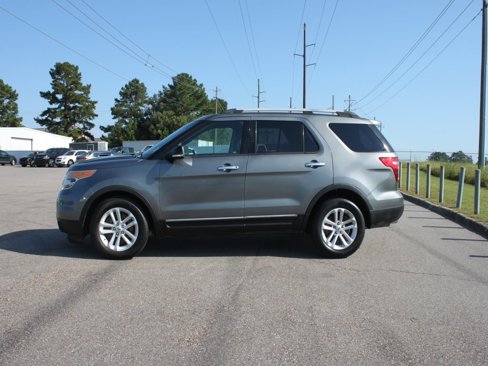 Used 2014 Ford Explorer XLT w/ Equipment Group 202A image 3