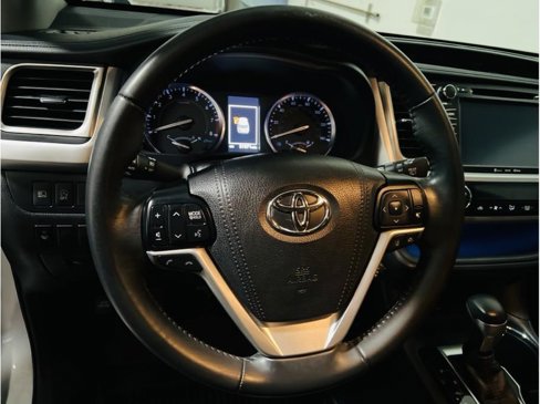 Used 2019 Toyota Highlander SE image 14
