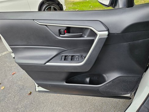 Used 2019 Toyota RAV4 LE image 7