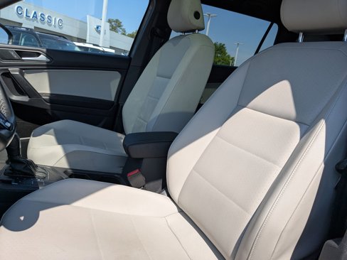 Used 2021 Volkswagen Tiguan SE R-Line image 15