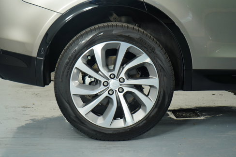 Used 2025 Land Rover Discovery Sport Dynamic SE image 10