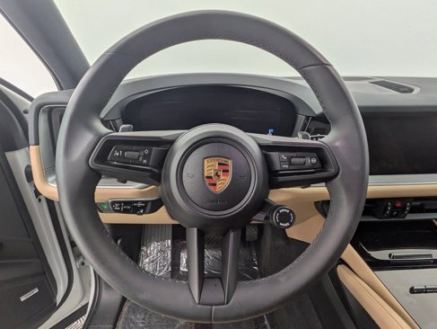 Used 2025 Porsche Cayenne image 12