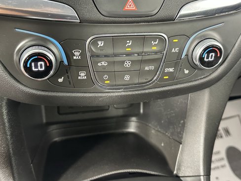 Used 2021 Chevrolet Equinox LT image 22
