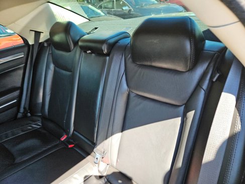 Used 2018 Chrysler 300 Touring L image 18