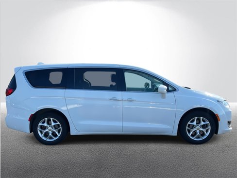 Used 2019 Chrysler Pacifica Touring Plus w/ Tire & Wheel Group image 6
