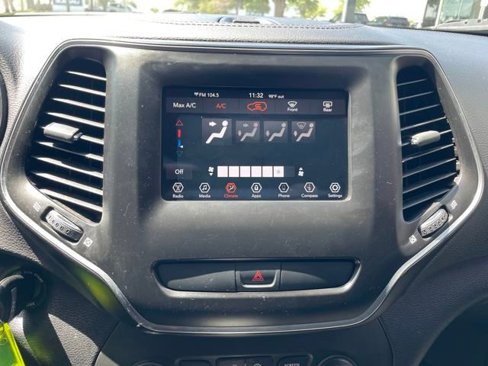 Used 2019 Jeep Cherokee Latitude w/ Popular Appearance Group image 14