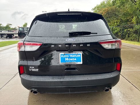 Used 2022 Ford Escape SE w/ SE Sport Appearance Package image 4