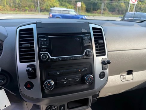 Used 2016 Nissan Frontier SV image 12