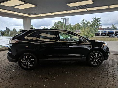 Used 2017 Ford Edge Titanium w/ Equipment Group 301A image 4