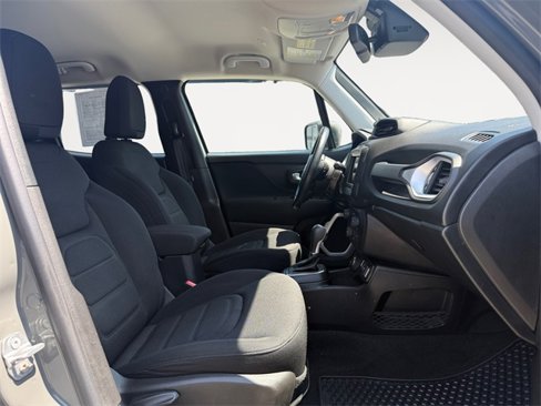 Used 2020 Jeep Renegade Latitude w/ Cold Weather Group image 15