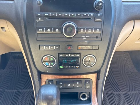 Used 2011 Buick Enclave CXL image 19