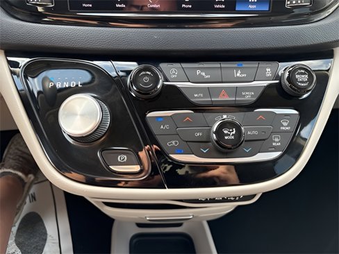 Used 2022 Chrysler Pacifica Touring-L image 15