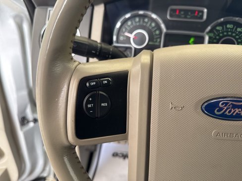 Used 2010 Ford Expedition XLT image 16