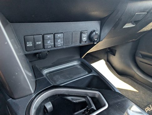 Used 2016 Toyota RAV4 Limited image 26