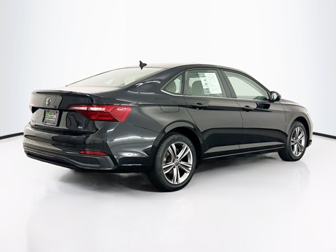 Used 2024 Volkswagen Jetta SE image 9