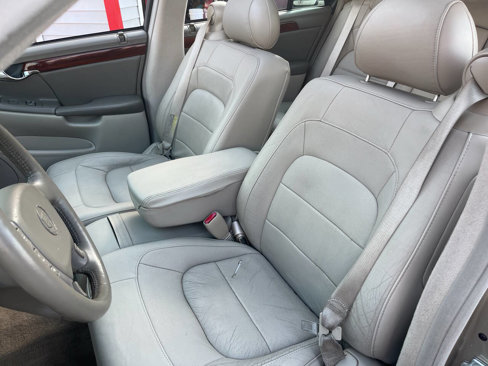 Used 2005 Cadillac De Ville w/ Deville Premium Package image 17