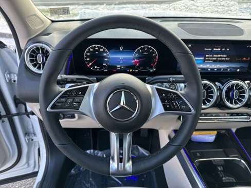 New 2025 Mercedes-Benz GLB 250 4MATIC image 18