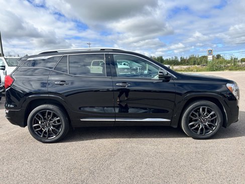 Used 2022 GMC Terrain Denali w/ Black Diamond Edition image 6