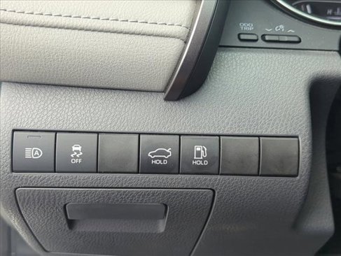 Used 2020 Toyota Camry LE image 13