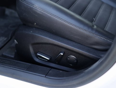 Used 2018 Ford Fusion SE w/ Equipment Group 201A image 19