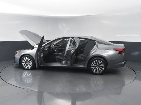 Used 2024 Nissan Altima 2.5 SV image 28