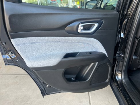 Used 2024 Jeep Compass Latitude image 16