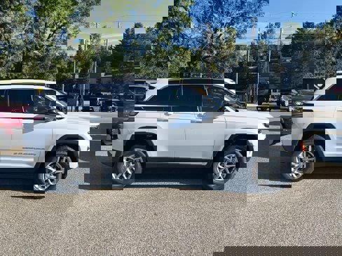 New 2025 Jeep Grand Cherokee Laredo X image 4