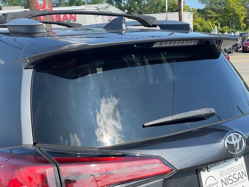 Used 2018 Toyota RAV4 LE image 27