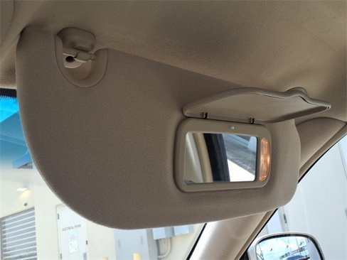 Used 2007 Lincoln Town Car Signature Limited image 10