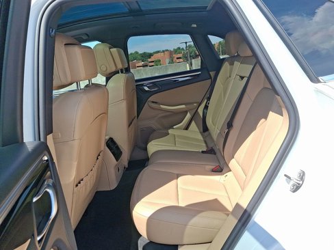 Used 2021 Porsche Macan image 12