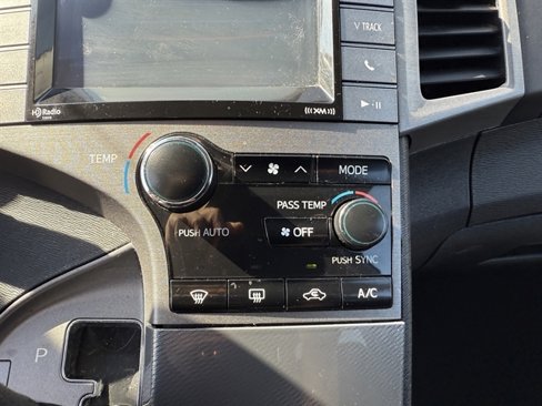 Used 2015 Toyota Venza LE image 26