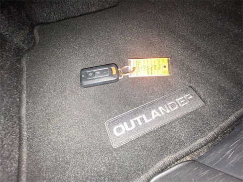 Used 2020 Mitsubishi Outlander SE image 30