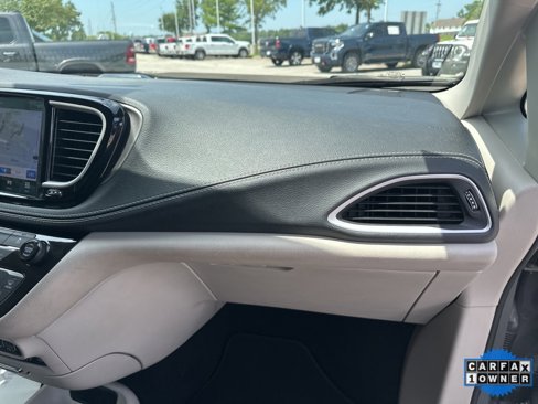 Used 2022 Chrysler Pacifica Touring-L image 55