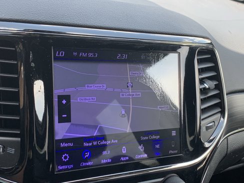 Used 2019 Jeep Grand Cherokee Limited image 27