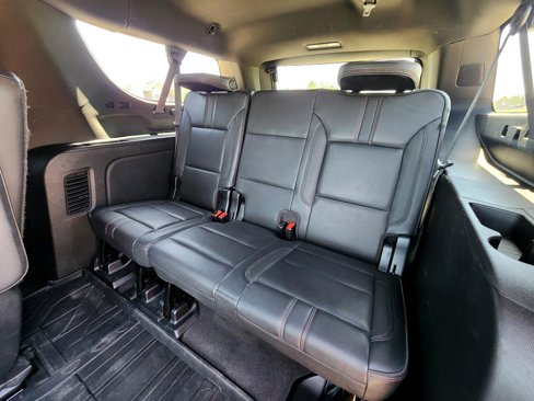 Used 2022 Chevrolet Suburban RST w/ Sport Performance Package image 30