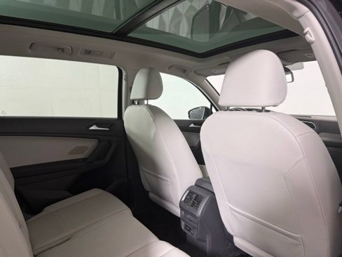 Used 2019 Volkswagen Tiguan SE w/ Panoramic Sunroof Package image 30