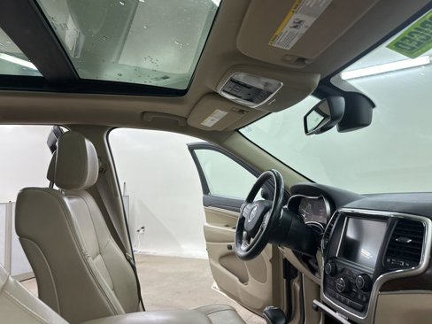 Used 2015 Jeep Grand Cherokee Limited w/ Luxury Group II image 19