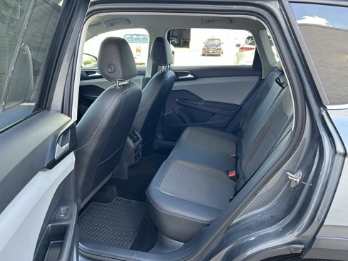 Used 2022 Volkswagen Taos SE image 18