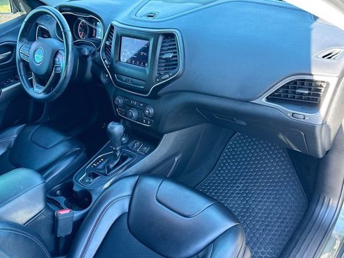 Used 2019 Jeep Cherokee Latitude Plus w/ Cold Weather Group image 28