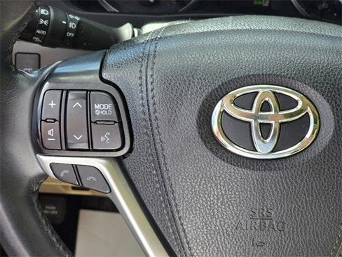 Used 2019 Toyota Highlander XLE image 17