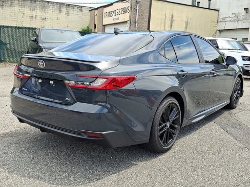 Used 2025 Toyota Camry SE image 4