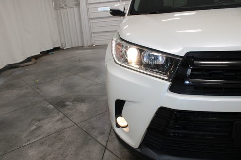 Used 2017 Toyota Highlander SE image 11