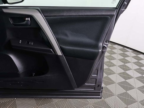 Used 2017 Toyota RAV4 LE image 19