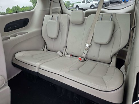 Used 2021 Chrysler Pacifica Limited w/ Premium & Safety Sphere Group image 16