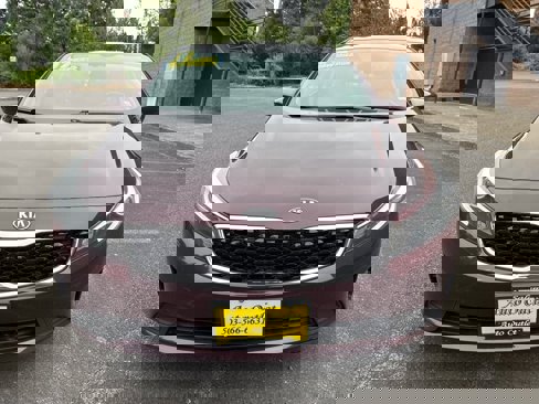 Used 2017 Kia Forte LX image 1