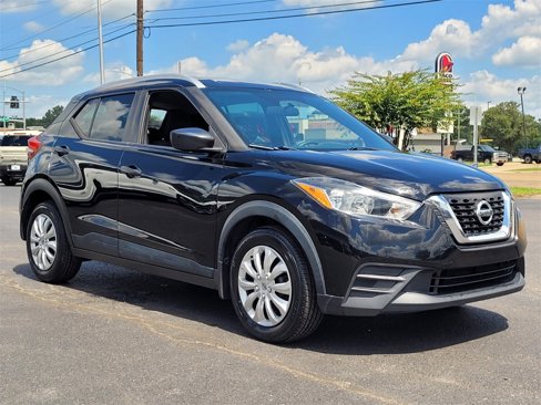 Used 2018 Nissan Kicks S image 2