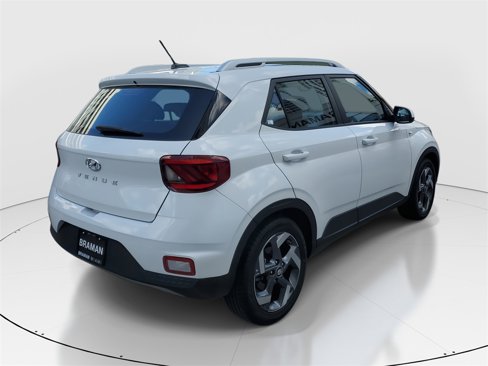 Certified 2023 Hyundai Venue SEL image 3